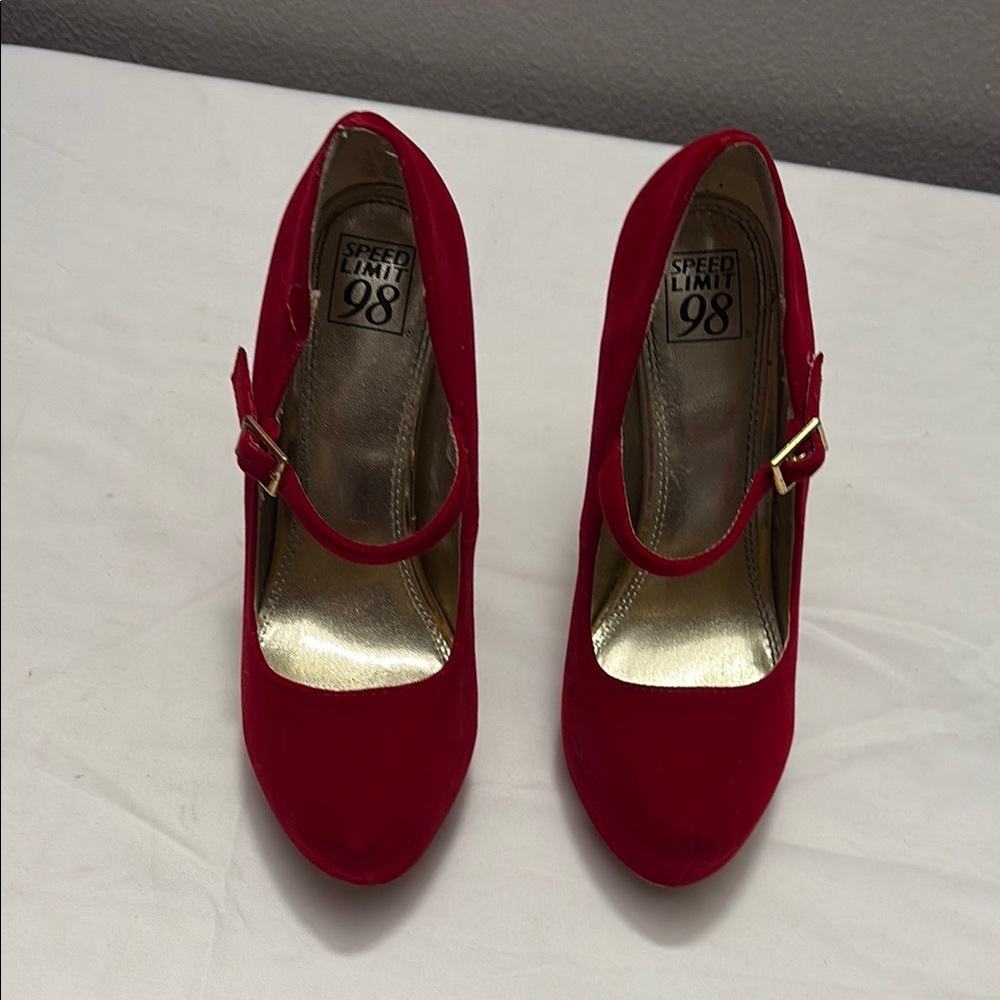 Speed Limit 98 Red Velvet Women's Shoes Size 7 Heel 5”